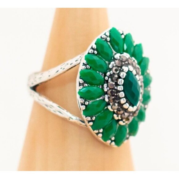 Vintage Emerald Bloom Silver Ring Size 9 1/2 -T1 - Picture 2 of 3